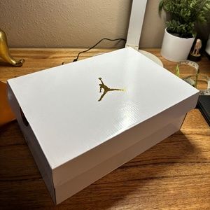 NIKE WOMANS AIR JORDAN 1 MID SE